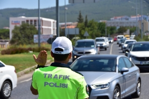Tatilcilerin dönüşe geçtiği Muğla'da kilometrelerce araç kuyruğu oluştu(Galeri)