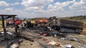 TIR ile kamyonet çarpıştı: 3 ölü, 1 yaralı(Galeri)