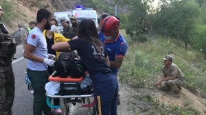 Tunceli'de, Karadeniz turu dönüşü minibüs şarampole uçtu: 3'ü ağır 19 yaralı(2)(Galeri)