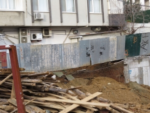 Üsküdar'da istinat duvarı çöktü: Deprem oluyor zannettik(Galeri)