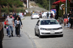 Uzungöl'e akın; kilometrelerce araç kuyruğu oluştu(Galeri)