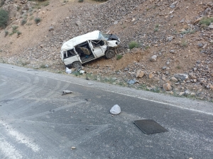 Van'da işçileri taşıyan minibüs devrildi:  2 ölü, 8  yaralı(Galeri)