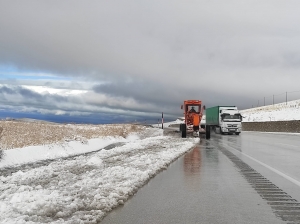 Van'da kar nedeniyle 142 yerleşim birimine ulaşım sağlanamıyor(Galeri)