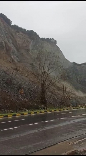 Zonguldak'ta hastane yolu çöktü (3)(Galeri)