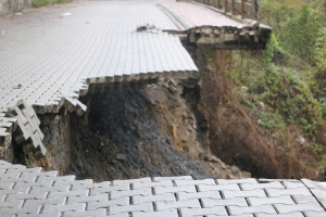 Zonguldak'ta hastane yolu çöktü(Galeri)