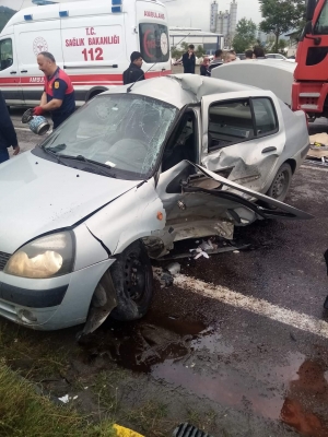 Zonguldak'ta trafik kazası; baba öldü, k..