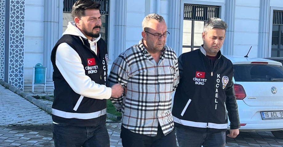 2 yıl önce boşandığı kadını öldüren şüpheli, polise teslim oldu (3)