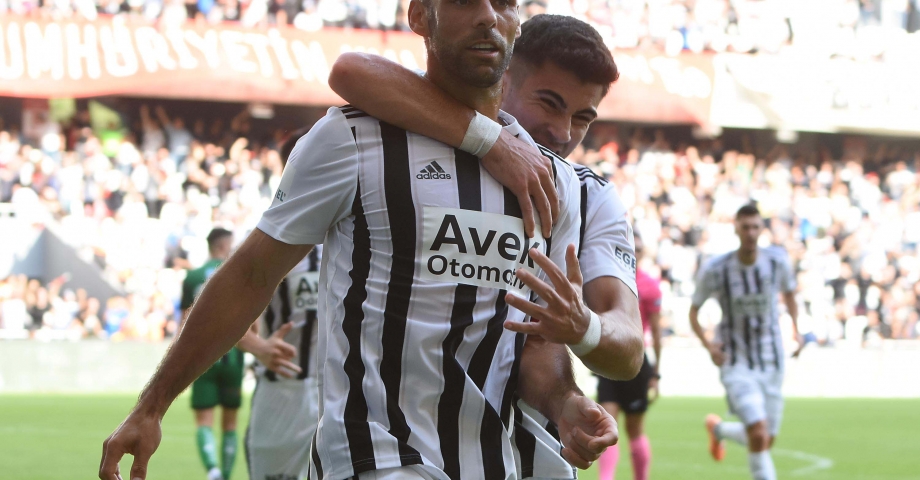 Altay takımdan ayrılan Paixao'yla da FIFA'lık oluyor