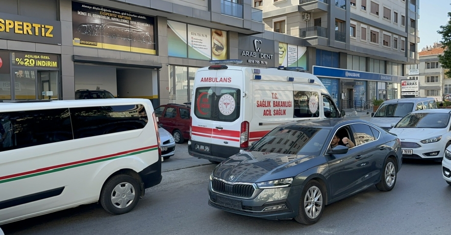Ataşehir'de hafriyat kamyonunun çarptığı yaya hayatını kaybetti 