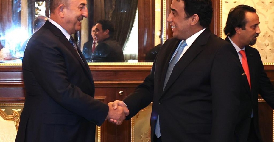Bakan Çavuşoğlu, Libya Başkanlık Konseyi Başkanı el-Menfi ile görüştü