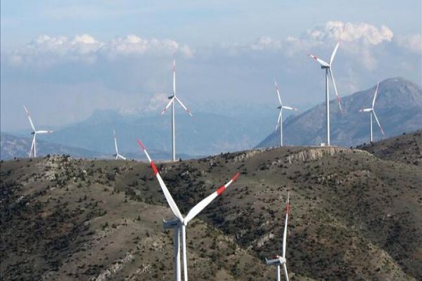 Bakan Dönmez: Rüzgârdan elektrik üretimi tarihte ilk defa aylık bazda yüzde 10'u geçti