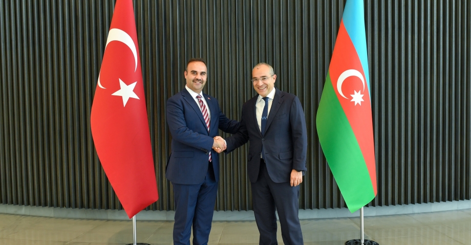Bakan Kacır, Azerbaycan Ekonomi Bakanı Cabbarov ile görüştü