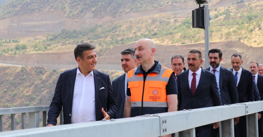 Bakan Karaismailoğlu: Siirt'te yol projemizle 82 milyon lira tasarruf sağlayacağız (2)