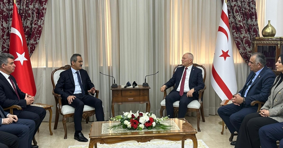 Bakan Özer, KKTC Meclis Başkanı Töre ile görüştü