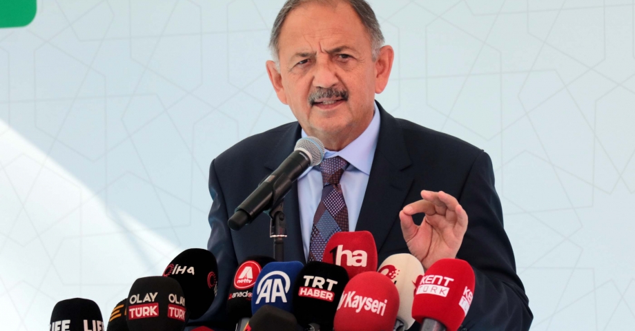 Bakan Özhaseki: Evin yüksek olması, yıkılmasına sebep değil (2)