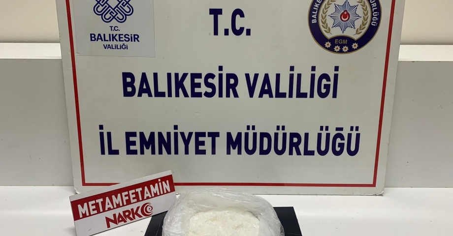 Balıkesir'de durdurulan otomobilin direksiyonunda uyuşturucu ele geçirildi