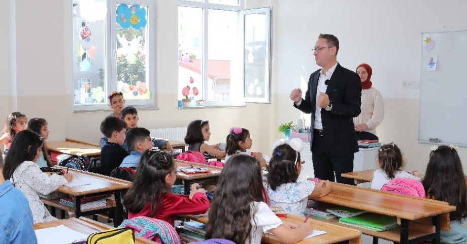 Başakşehir Belediye Başkanı Kartoğlu, Güvercintepe İlkokulu’nu ziyaret etti 