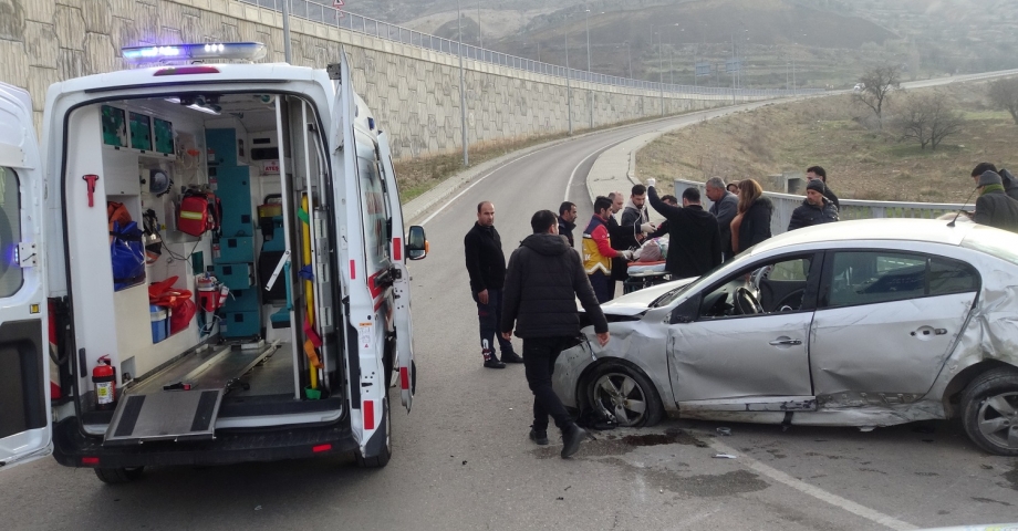 Batman'da iki otomobil çarpıştı: 4 yaralı