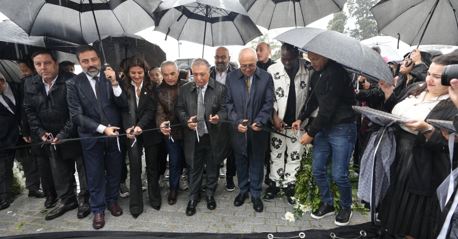 Beşiktaş İskele Meydanı'ndaki dev kartal heykelinin açılışı yapıldı