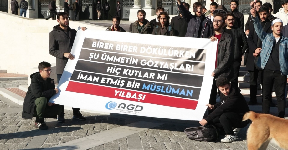 Beyazıt'ta yılbaşı kutlaması protestosu 