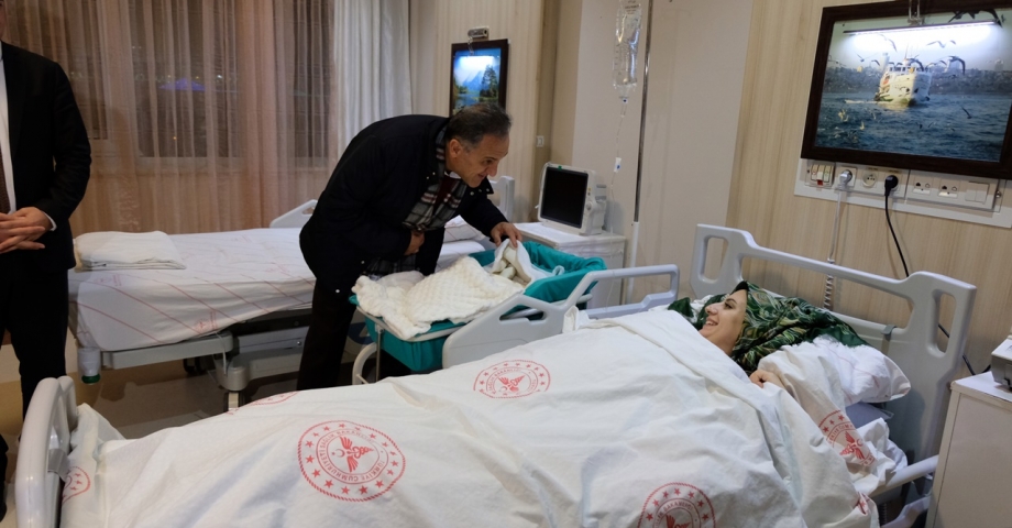Bingöl’de 2023’ün son bebeği Kerem, 2024’ün ilk bebeği ise Hatice oldu