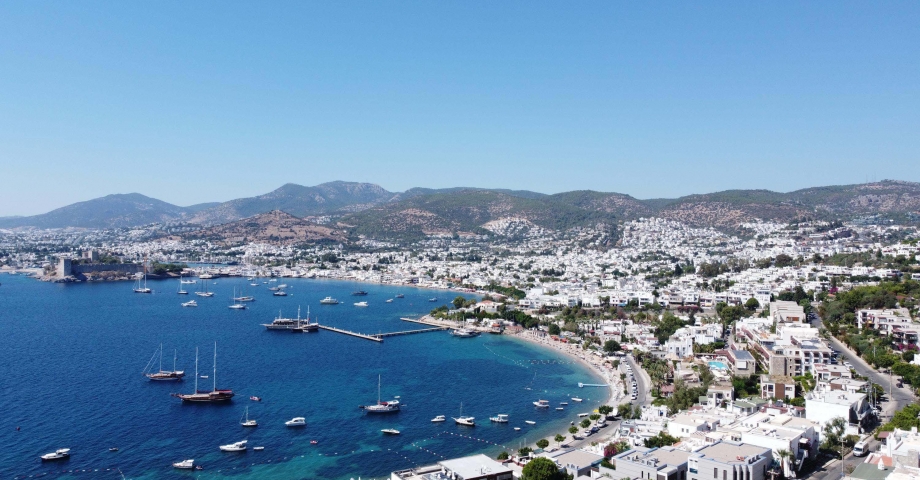 Bodrum'a, 2023'te hava ve denizden 1 milyon 375 bin yabancı turist geldi