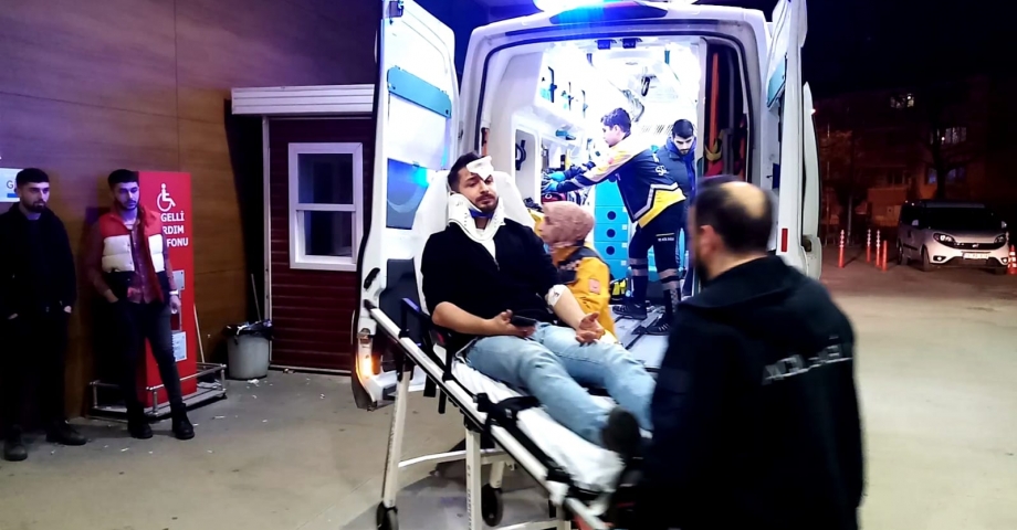 Bursa'da 2 otomobil çarpıştı: 5 yaralı