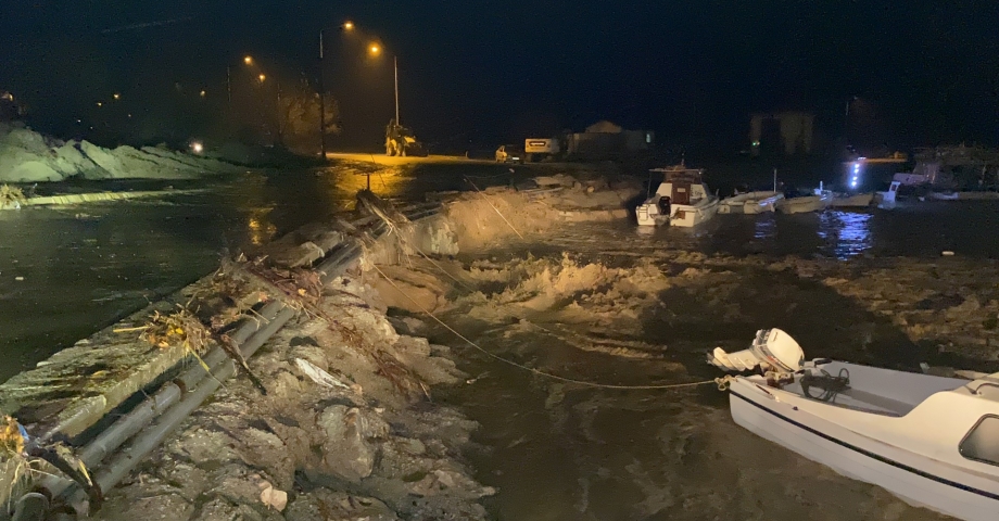 Çanakkale'de sağanak nedeniyle dere taştı (3)