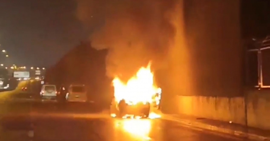 Çekmeköy’de seyir halindeki otomobil alev alev yandı 