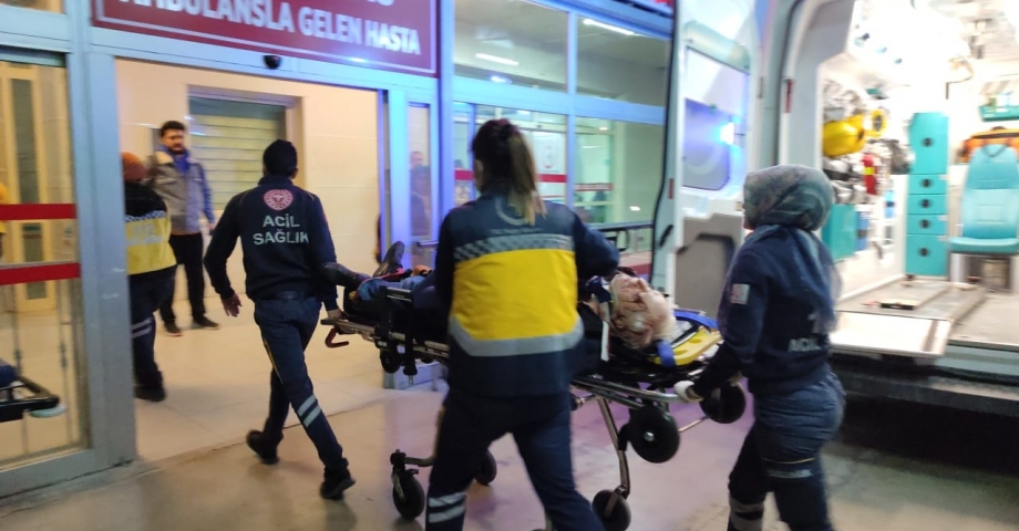 Cenazeye giden aile kaza yaptı: 3 Yaralı