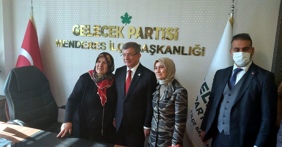 Davutoğlu: İzmir, demokrasimizin serpildiği şehirdir