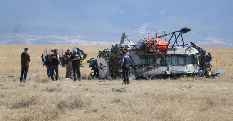 Denizli'de düşen helikopterde kaza kırım incelemesi sürdürülüyor