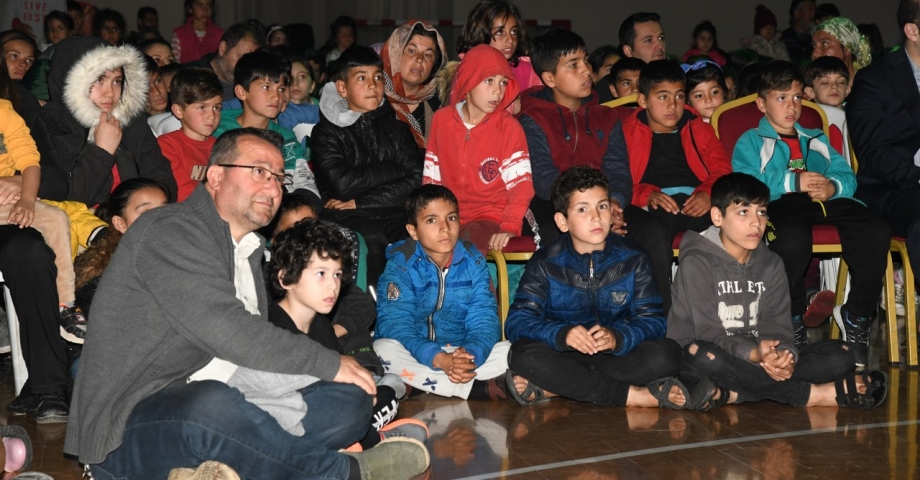 Deprem bölgesi Osmaniye'de çocuklara 'Kral Şakir' morali