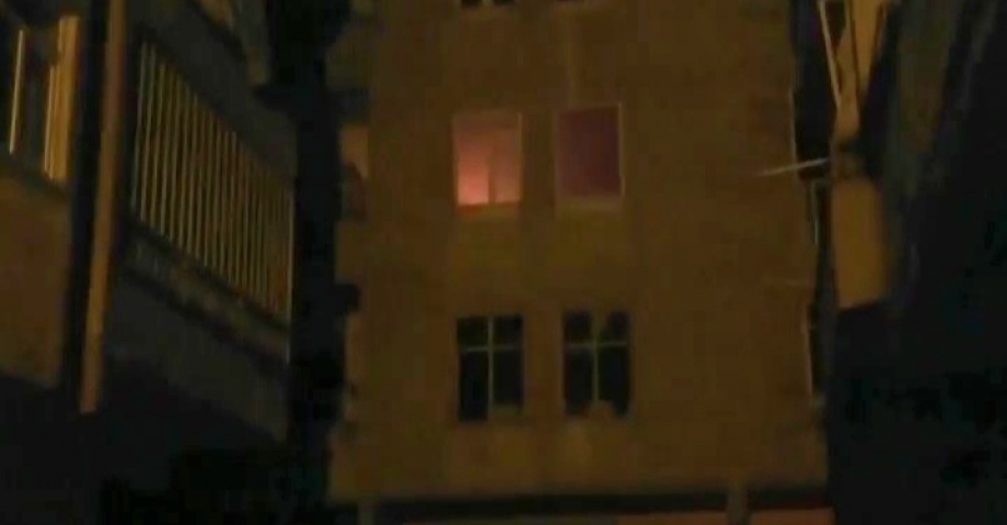Diyarbakır'da ağır hasarlı apartmanın 2 ve 3'üncü katında yangın