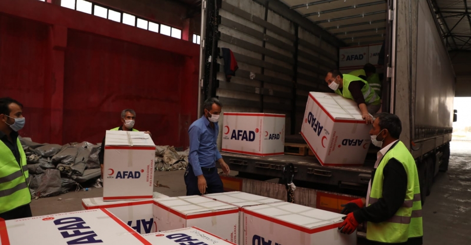 Elazığ'dan depremin yaşandığı İzmir'e yardımlar sürüyor