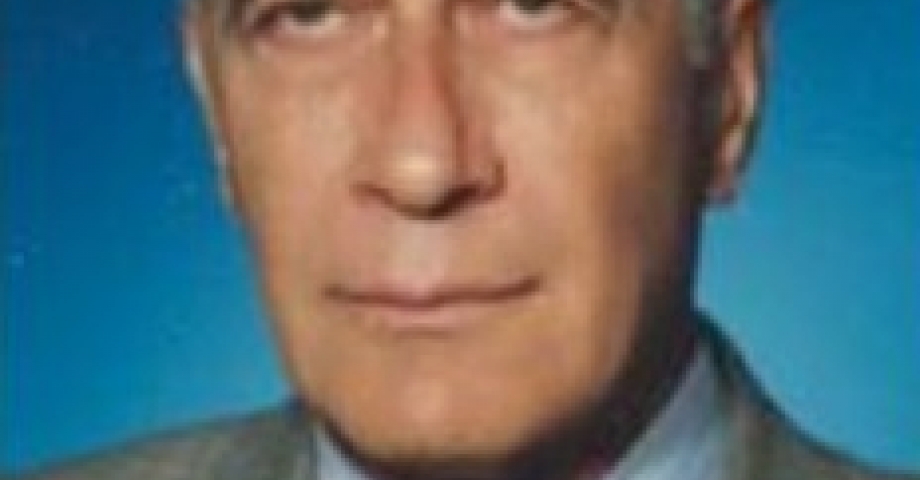 Emekli büyükelçi Ethem Kutlu Özgüvenç, hayatını kaybetti