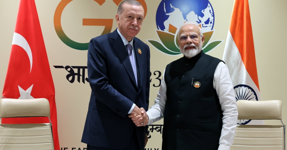 Erdoğan, Hindistan Başbakanı Modi ile görüştü
