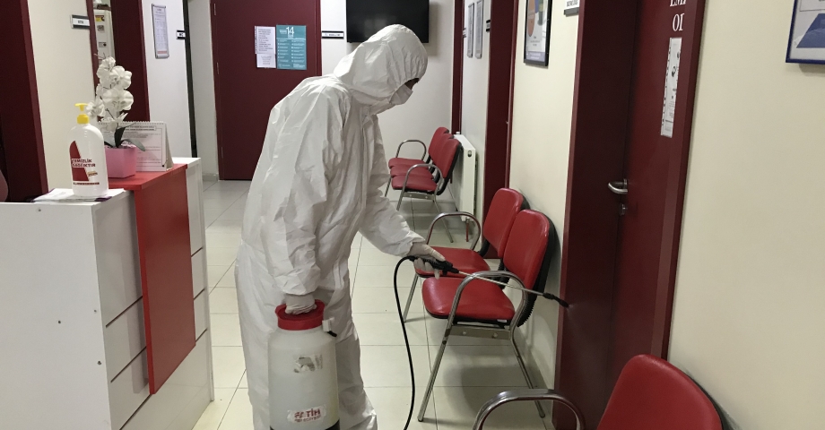 Fatih’te 32 aile sağlık merkezi dezenfekte edildi