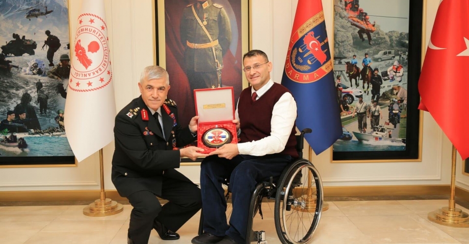 Gazi Jandarma Yüzbaşı Bahar azmiyle profesör oldu, Erdoğan'dan ödül aldı