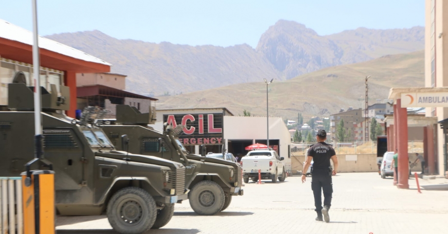 Hakkari'de 4 kişinin öldüğü olayın ilk duruşması 'güvenlik' nedeniyle Kayseri'de görüldü; 2 tahliye