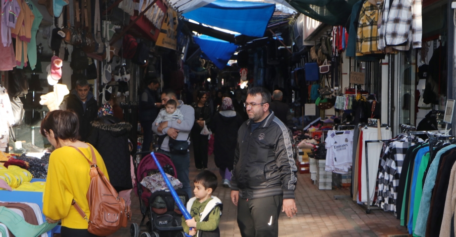 Hatay’da tarihi Uzun Çarşı’da hüzünlü yılbaşı