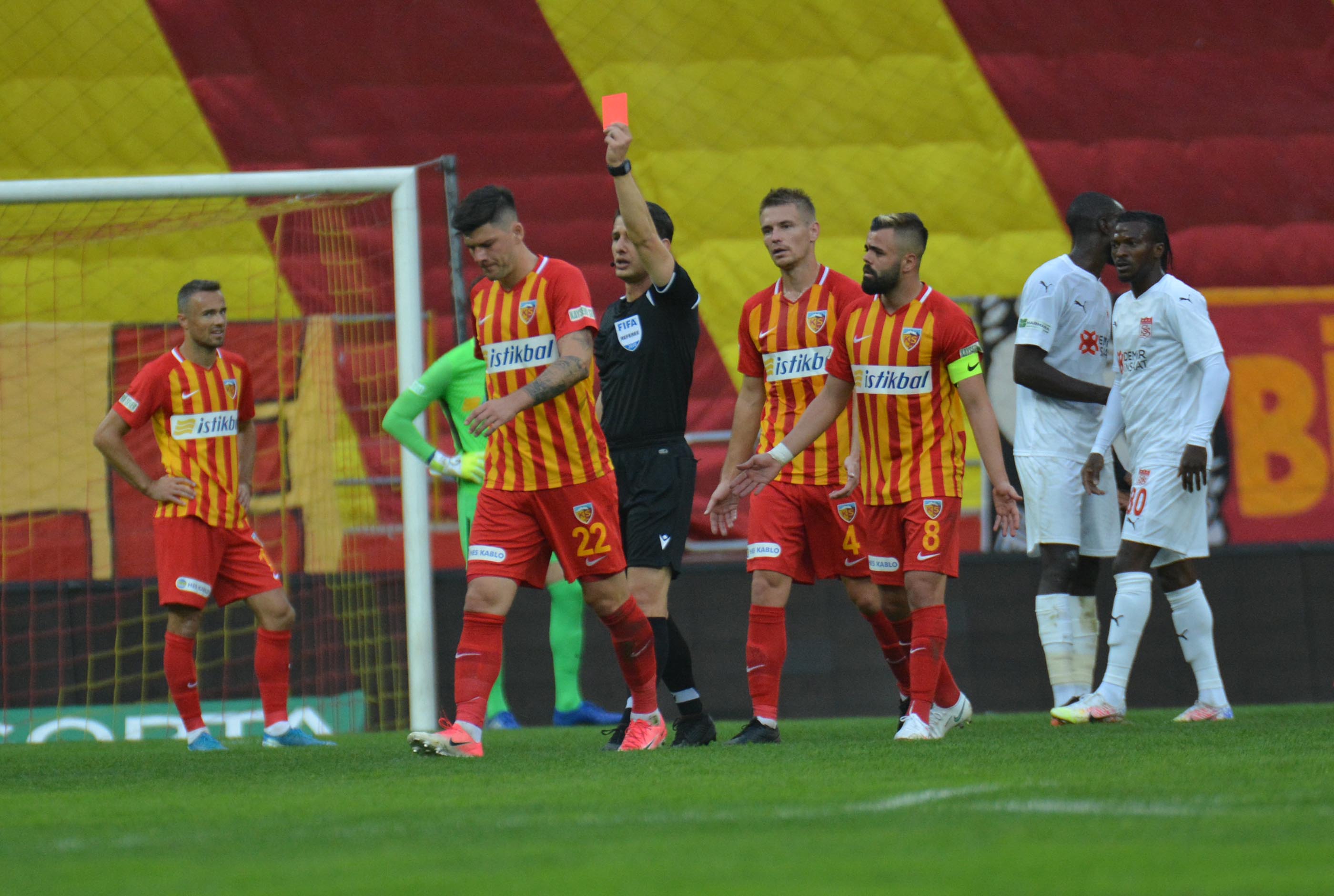 Hes Kablo Kayserisporlu Sapunaru'ya 2 maç ceza ald