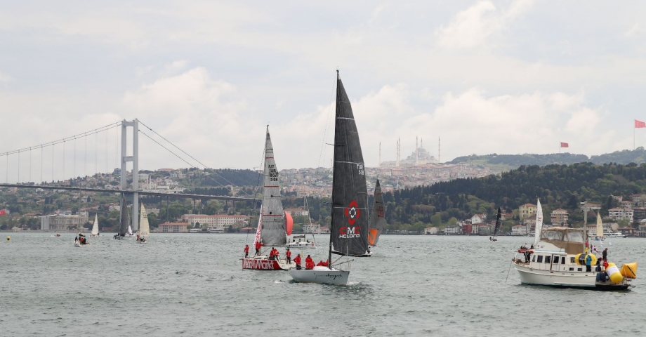 İstanbul Boğazı'nda BAU Bosphorus Sailing Cup heyecanı