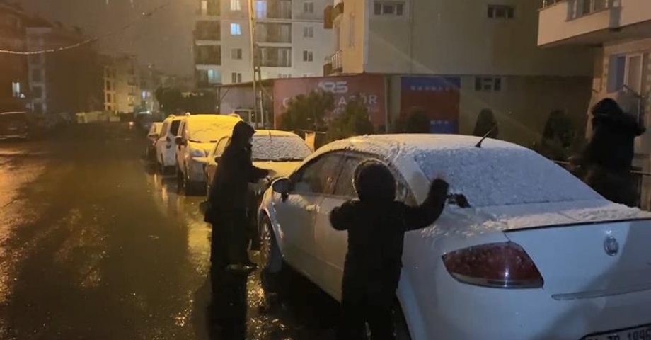 İstanbul'da kar yağışı başladı-1
