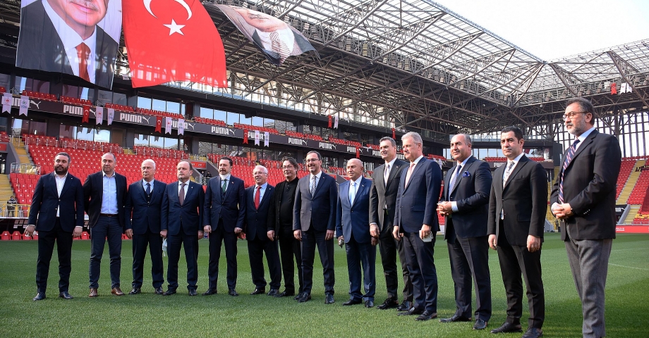 İzmir'de kulüp başkanlarından örnek tablo