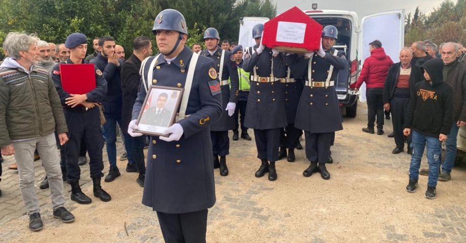 Kazara kendini vuran uzman çavuş, toprağa verildi