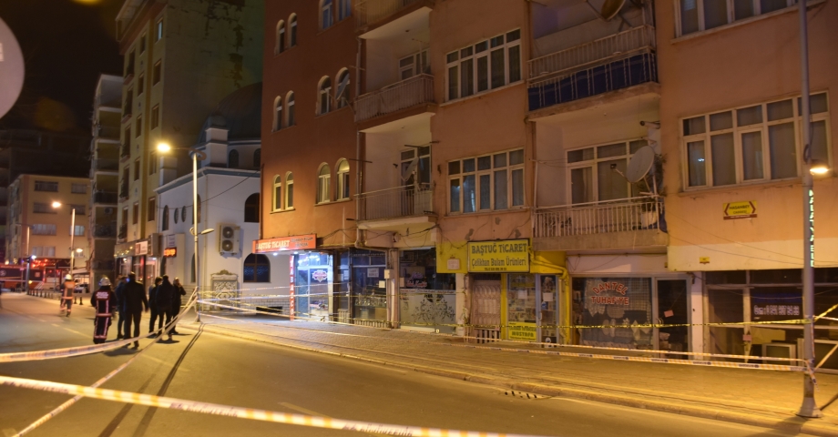 Malatya'da, kolonlarından 'ses' gelen 45 yıllık Dağlı Apartmanı tahliye edildi