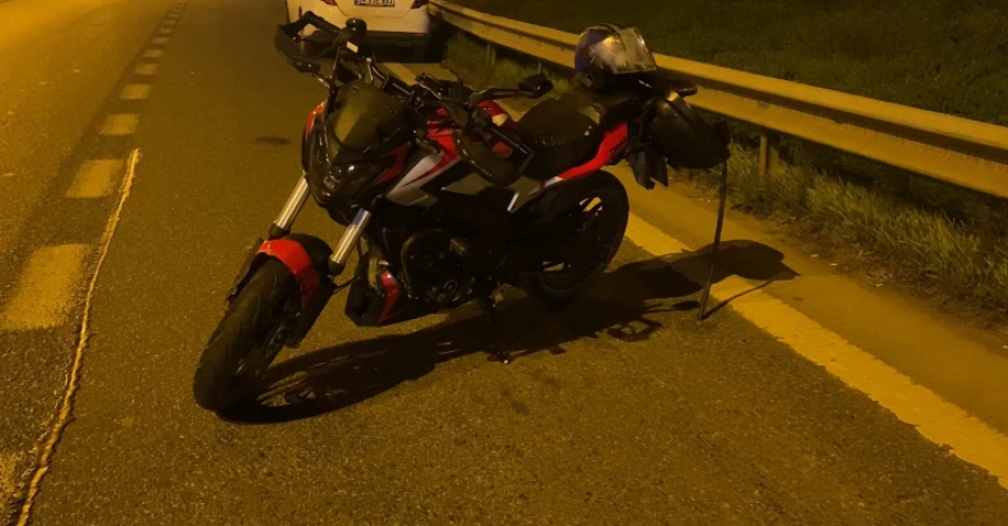 Maltepe D-100'de, devrilen motosikletin sürücüsü ağır yaralandı