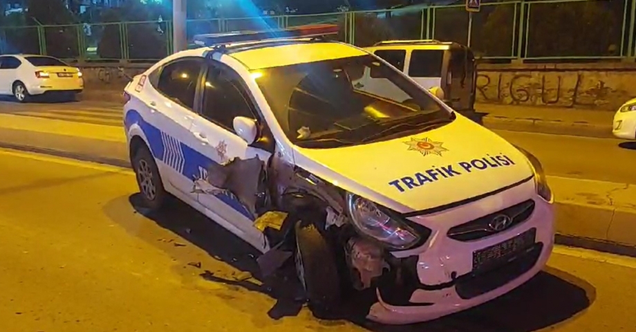 Maltepe'de denetim noktasındaki polis aracına çarpıp kaçan hafriyat kamyonu şoförü yakalandı