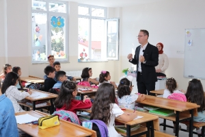 Başakşehir Belediye Başkanı Kartoğlu, Güvercintepe İlkokulu’nu ziyaret etti 